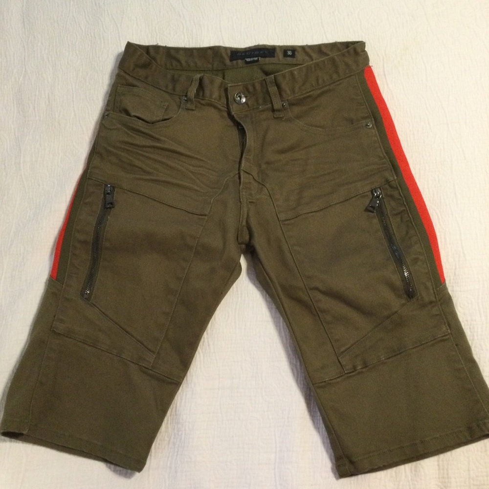 Decibel Shorts Size 30 Army Green and Red Stripe